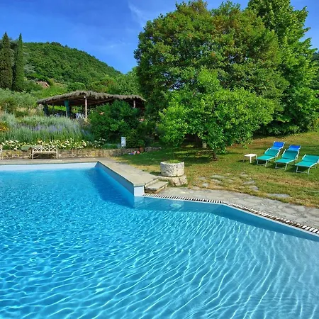Sleeps 5 Pool Wifi Appartamento